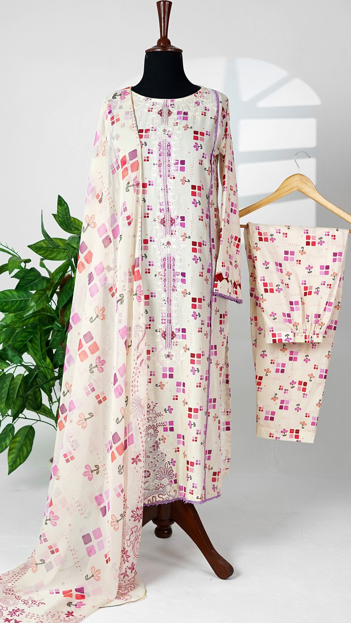 Ivory Cream – Premium Embroidered 3-Piece Lawn Suit