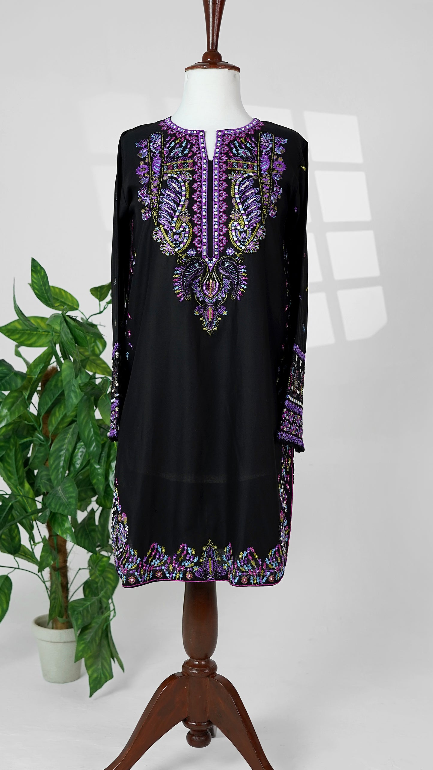 Black Pearl – Embroidered 3-Piece Lawn Suit