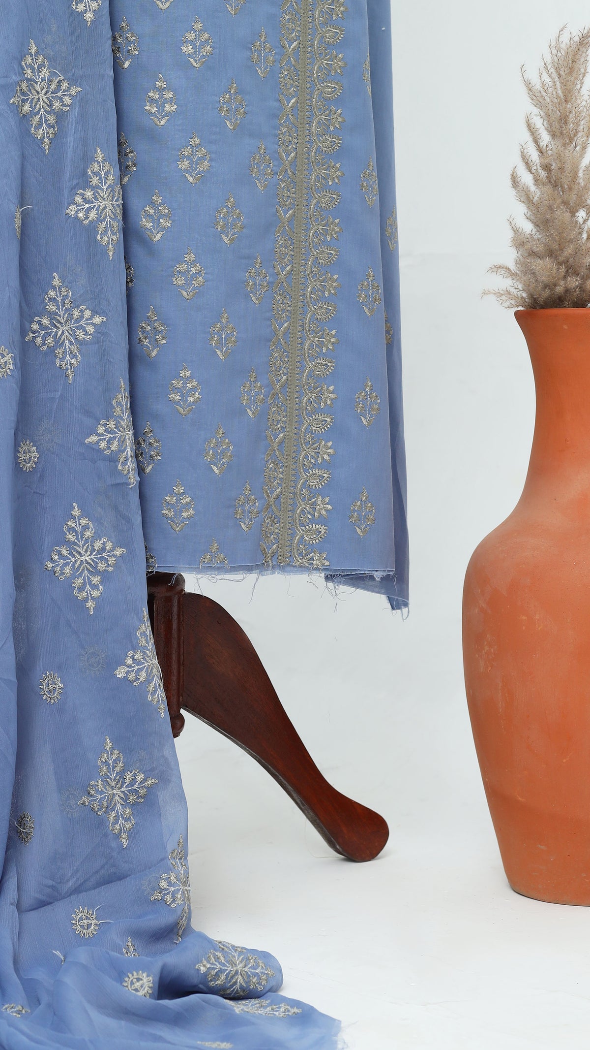 Kasturi– Embroidered 3-Piece Lawn Set