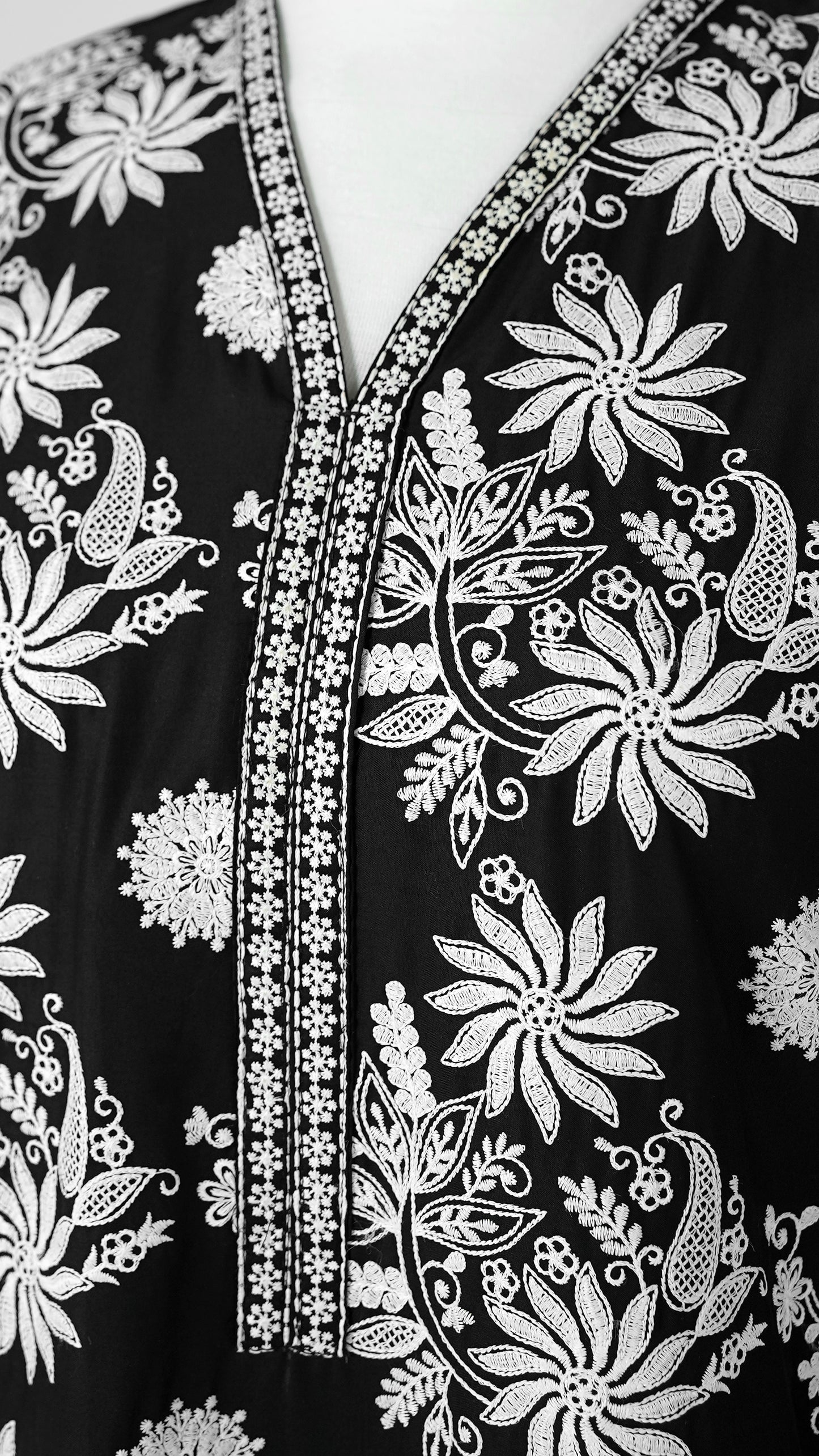 Ziyaan – Premium Embroidered 3-Piece Lawn Suit