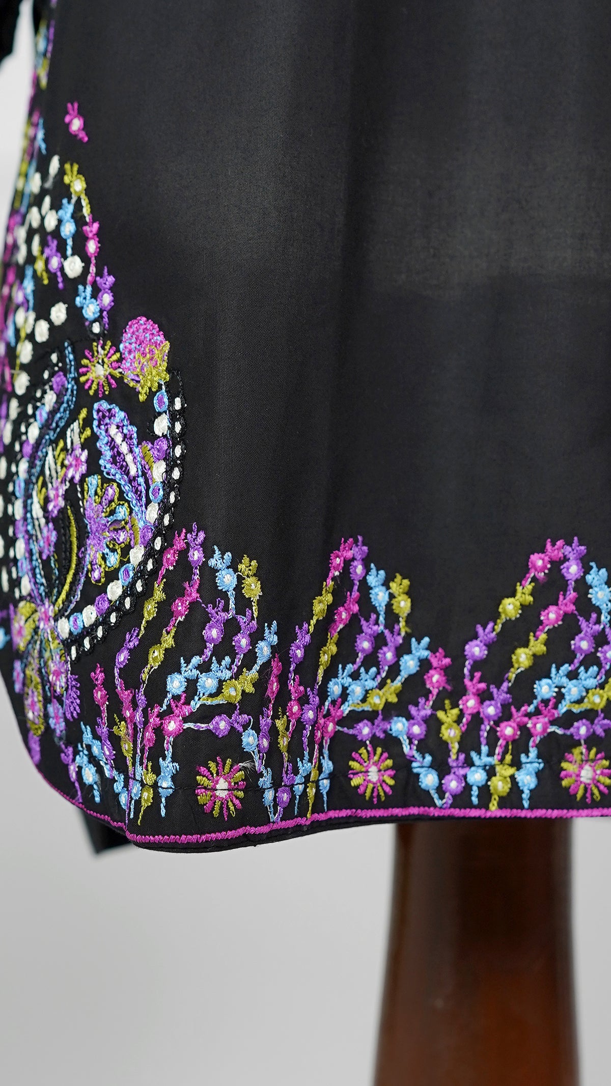 Black Pearl – Embroidered 3-Piece Lawn Suit
