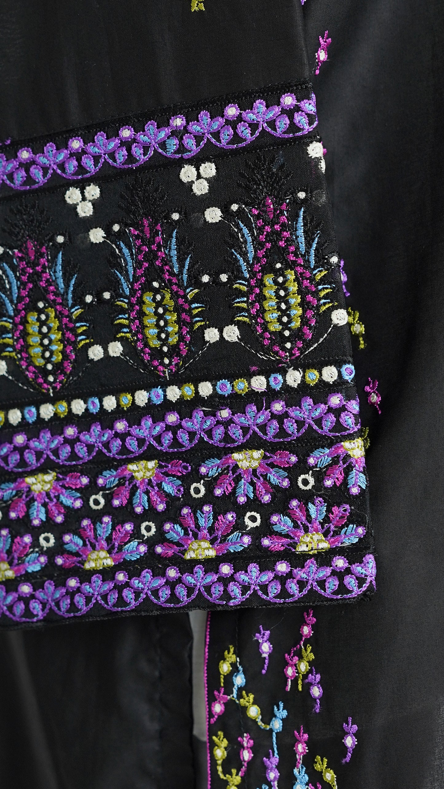 Black Pearl – Embroidered 3-Piece Lawn Suit