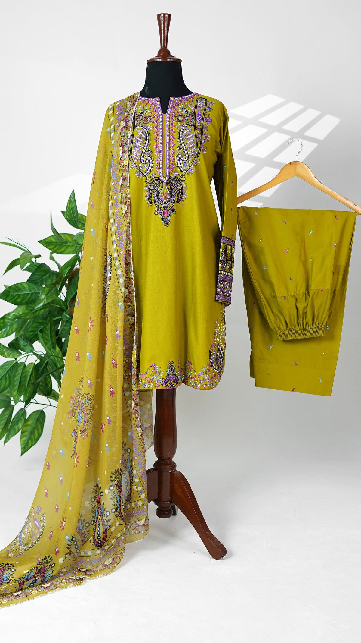 Olive Gold – Embroidered 3-Piece Lawn Suit