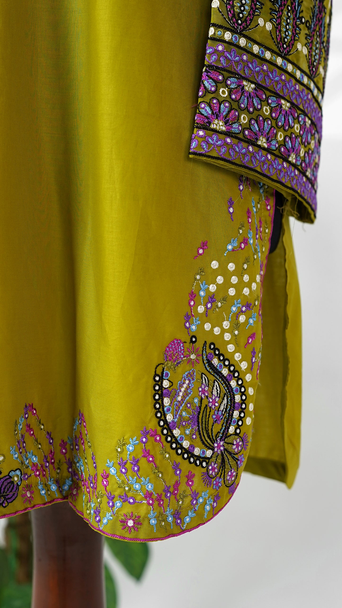 Olive Gold – Embroidered 3-Piece Lawn Suit