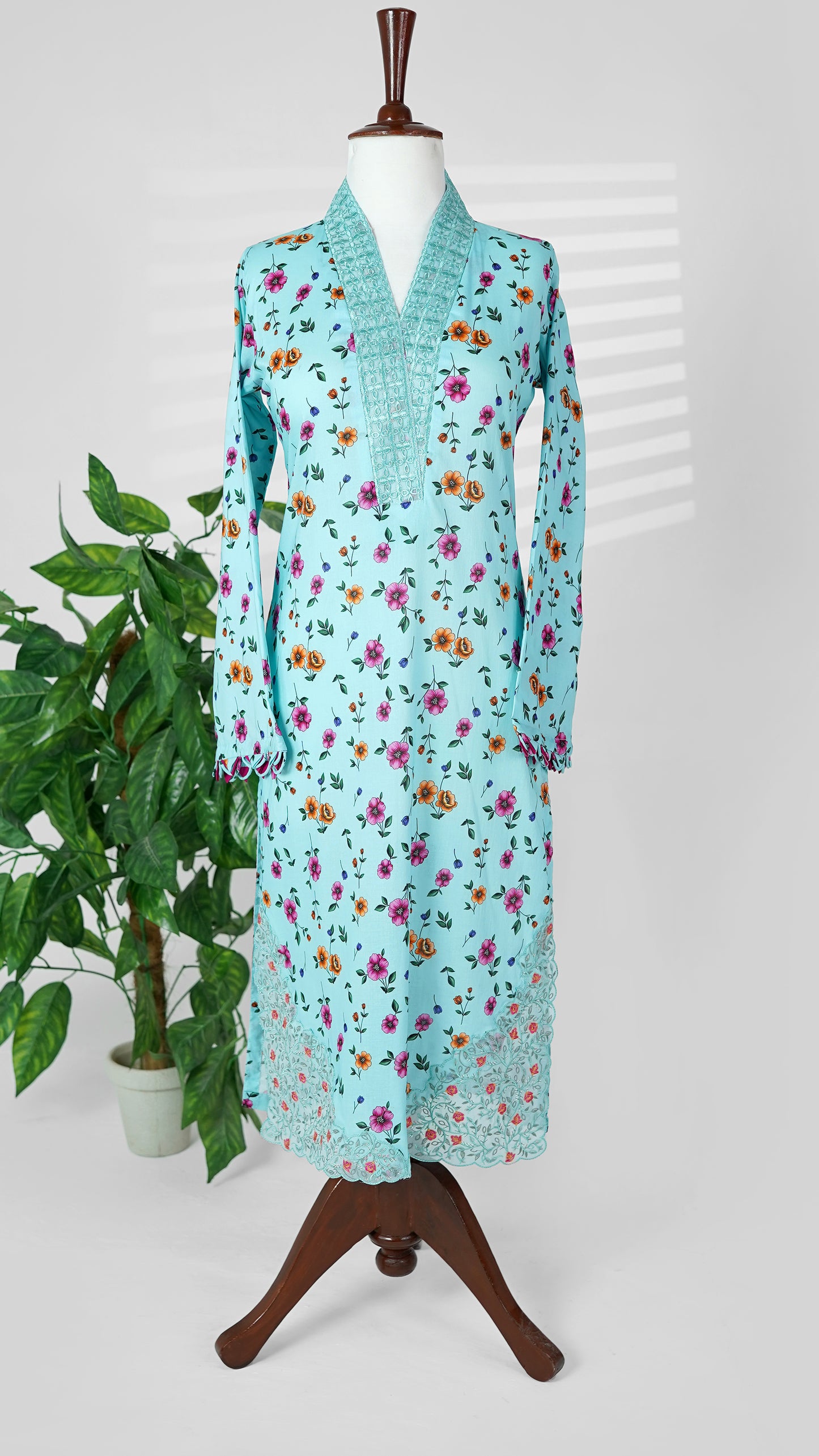 Chash-me-Mah – Blue Lavender Embroidered 3-Piece Lawn Suit